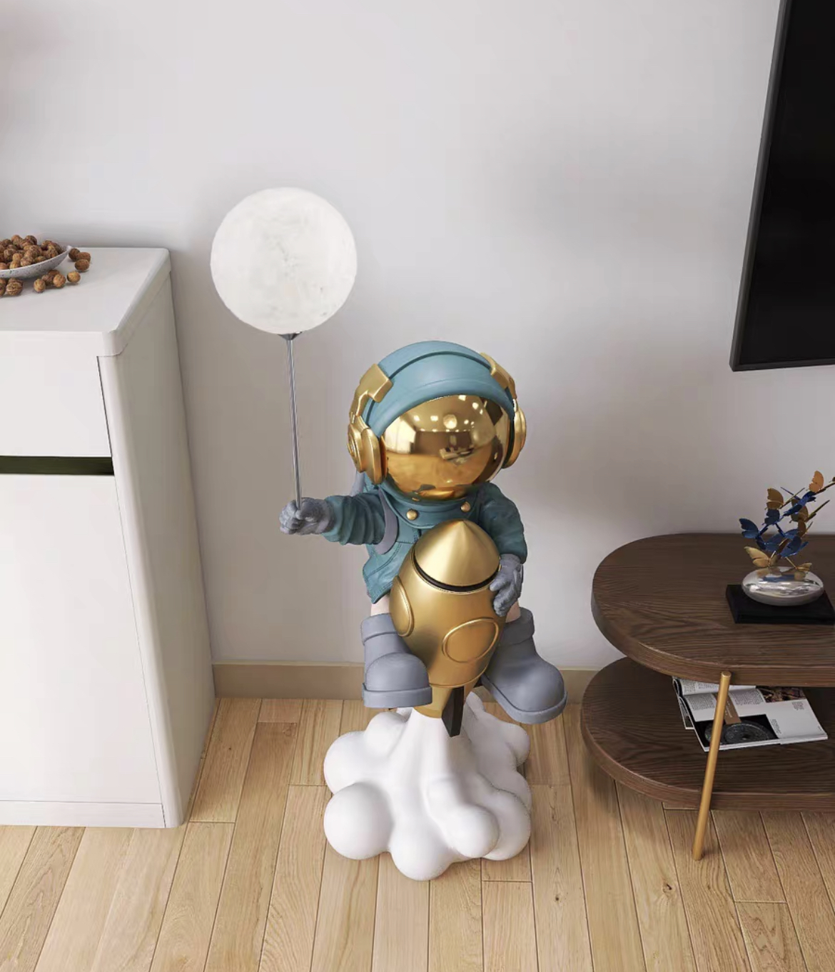 The Astronaut Holding a Balloon photo review