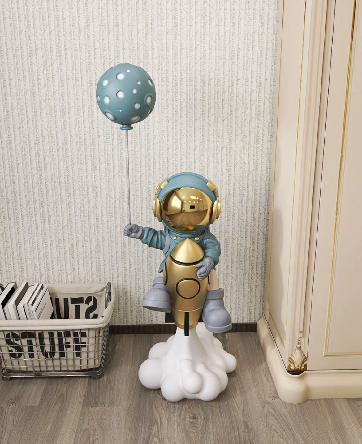 The Astronaut Holding a Balloon photo review